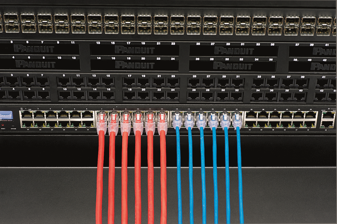 Patch cord AWG28/AWG26 zainstalowany w patch panelu miedzianym